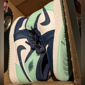 Jordan 1 Mid Mystic Navy